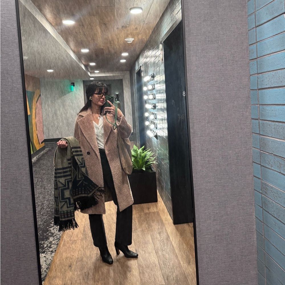 Meet your Posher, Cynthia